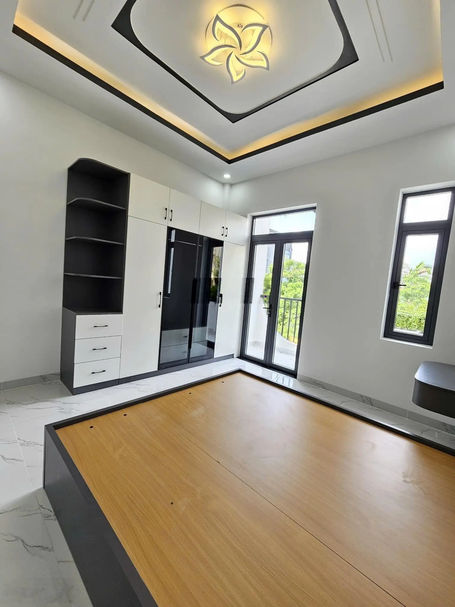 Chỉ từ 3 tỉ nhà hẻm Lạc Long Quân 1 trệt 2 lầu, Cách Đầm sen 300m; đang cho thuê kinh doanh 12tr