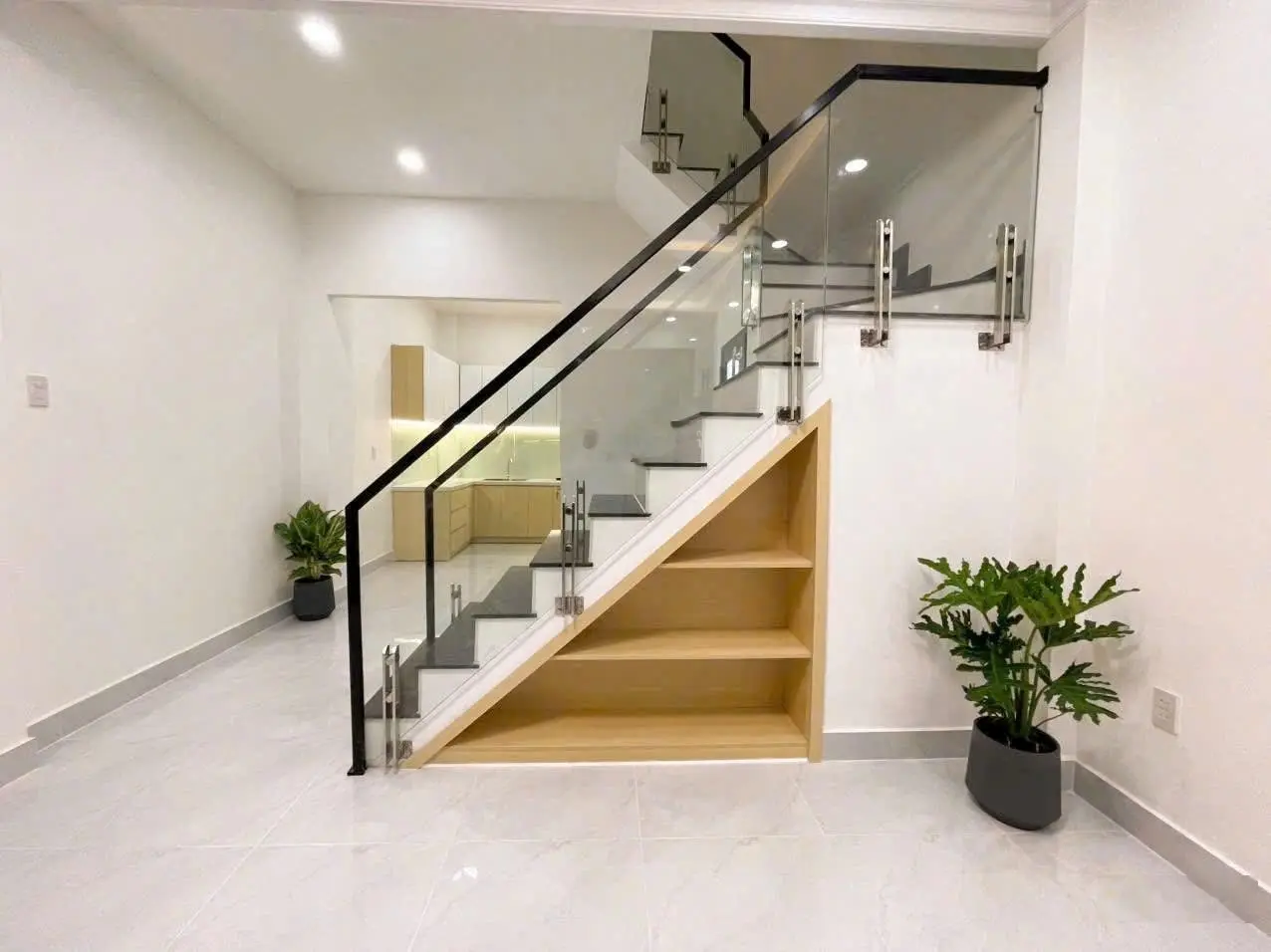 - Nhà bán Nguyễn Duy P9 Q8 - DT : 3,65m x 12m ( nở hậu ) Giá : 4 Tỷ 760 Triệu(Đ)