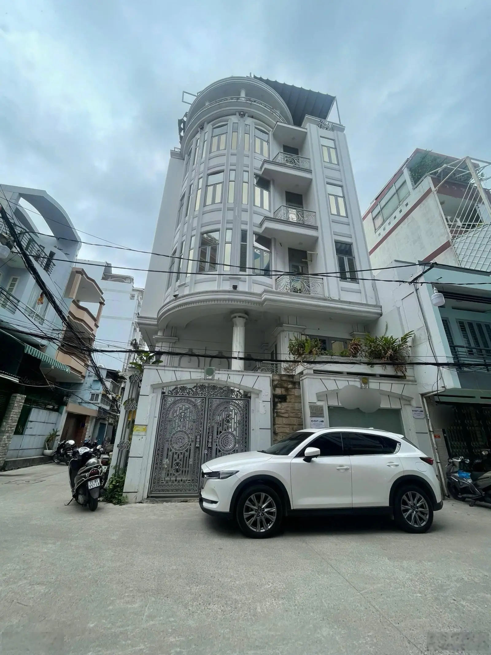 Bán nhà có gara ô tô Quận 3 - Có hồ bơi sân thượng - 129m2 (4.3 x 27) không lộ giới - chỉ 25.9 tỷ