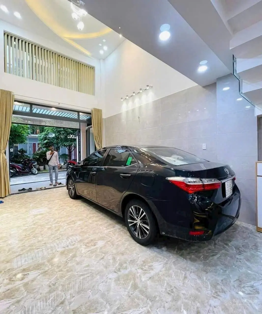 Bán nhà 60m2 đường Số 13 gần hồ bơi Vân Đồn, Q4 giá 3 tỷ 180. Xây 1 trệt 4 lầu - có 5 phòng ngủ