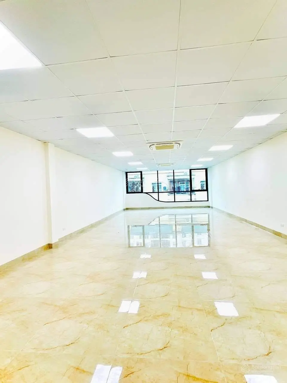 Tòa nhà văn phòng 8 tầng LK Nguyễn Cơ Thạch - Mỹ Đình 106m2 MT 6m trước sau, DT 1,1 tỷ/năm