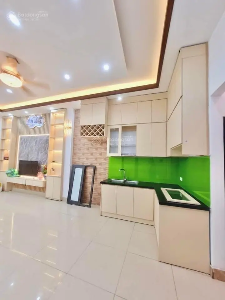 Bán nhà tại Vĩnh Hưng, Hoàng Mai. Diện tích 30m2, 5 tầng, giá 4,3 tỷ
