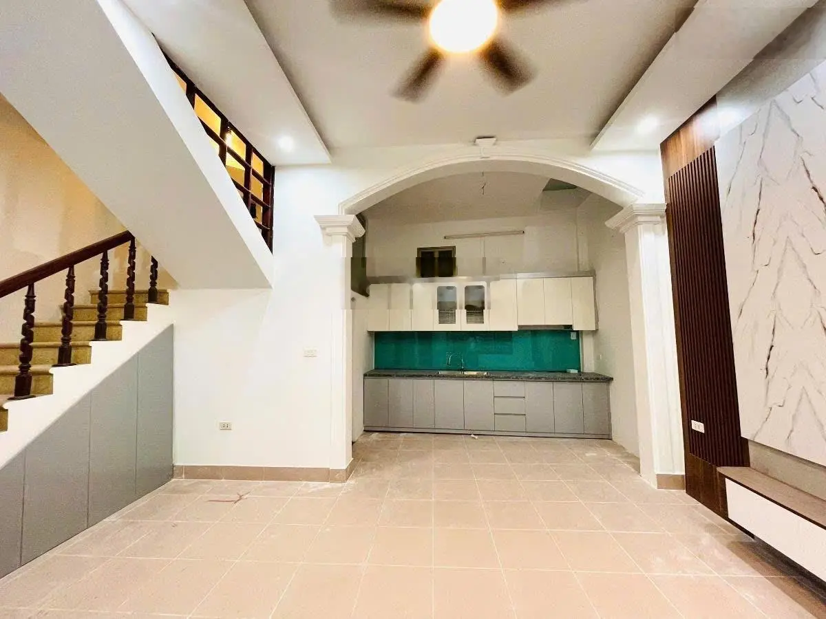 Bán nhà ngõ 61 Giang Văn Minh, thông Đội Cấn 36m2x5T, MT4.5m, nhà mới full NT, gần phố, bãi ôtô