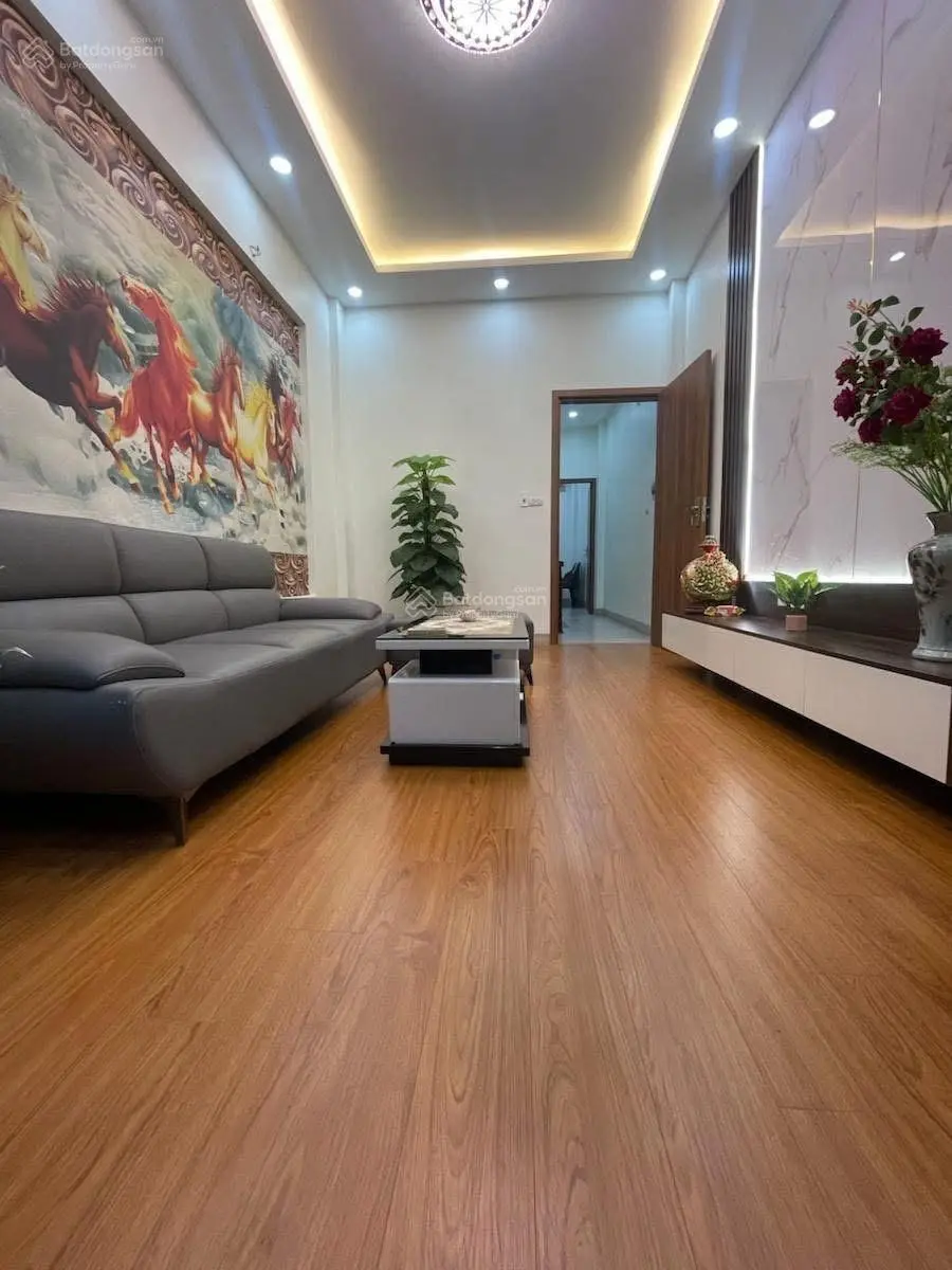 Mặt ngõ - 1 nhà ra phố - ô tô đỗ cửa/vào nhà - kinh doanh - khu vực sầm uất đông cư dân-phố 8/3