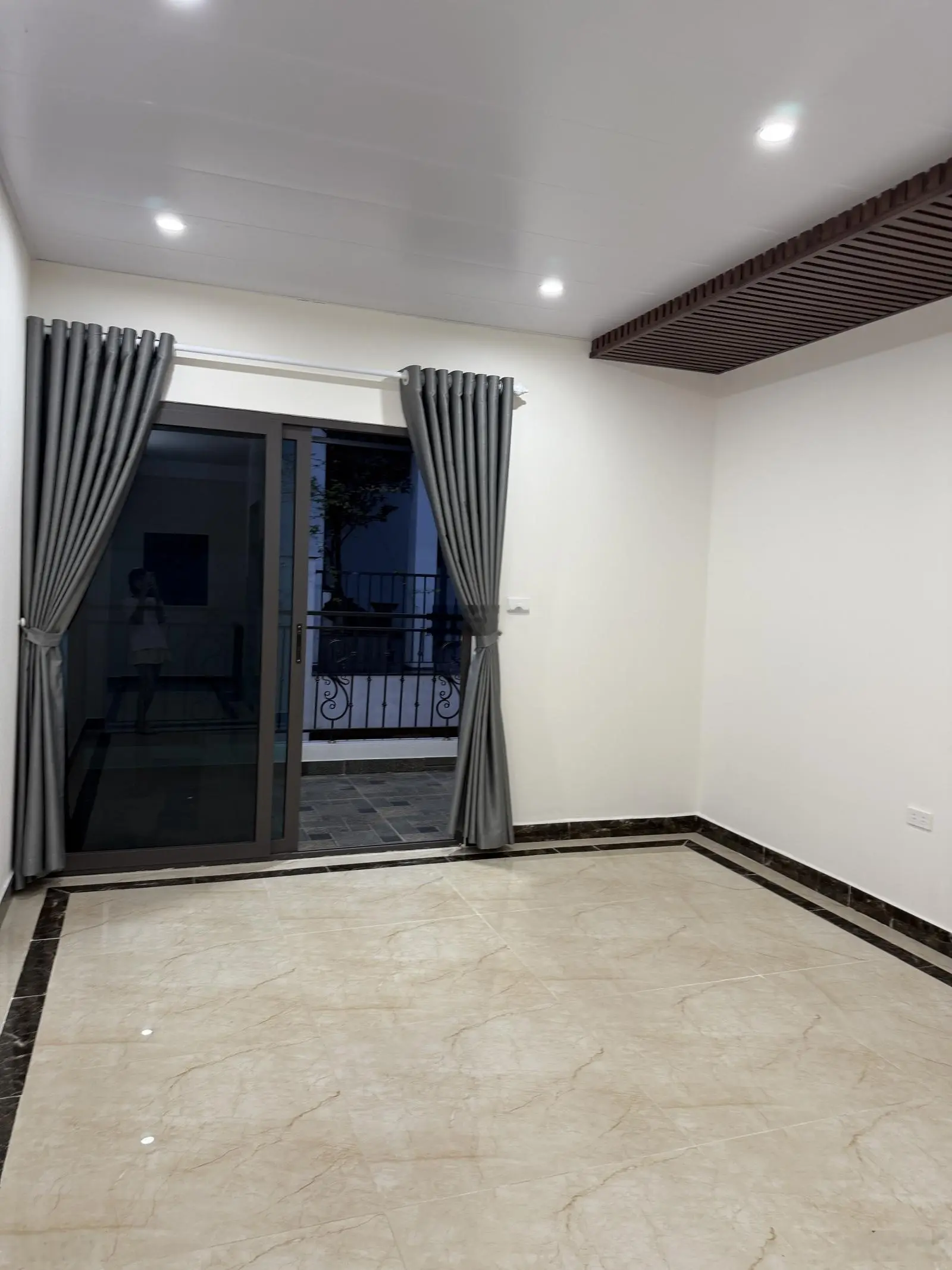 CHỊ ÁNH GỬI EM BÁN CĂN NHÀ 38m2 VẠN PHÚC, ngõ thông oto, 10m ra mặt phố, vị trí 10đ không có nhưng