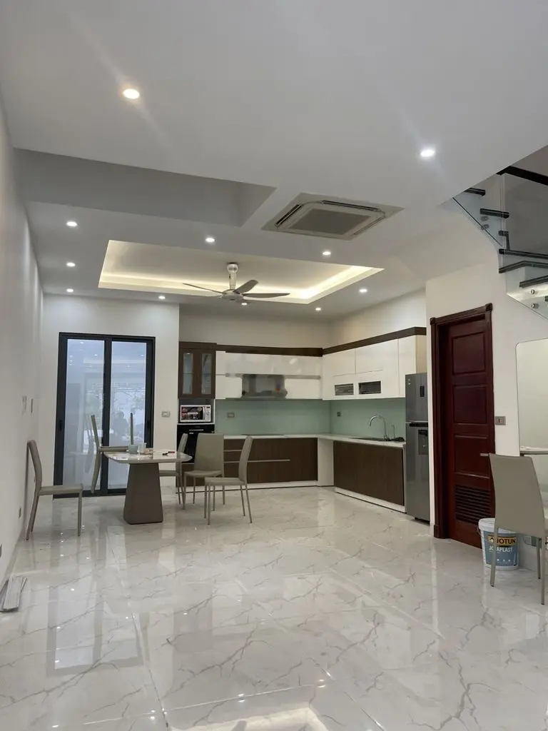 Bán nhà Ngọc Thụy 80m2 x 5 tầng x 5m,thang máy 450kg,ngõ thông 7 chỗ