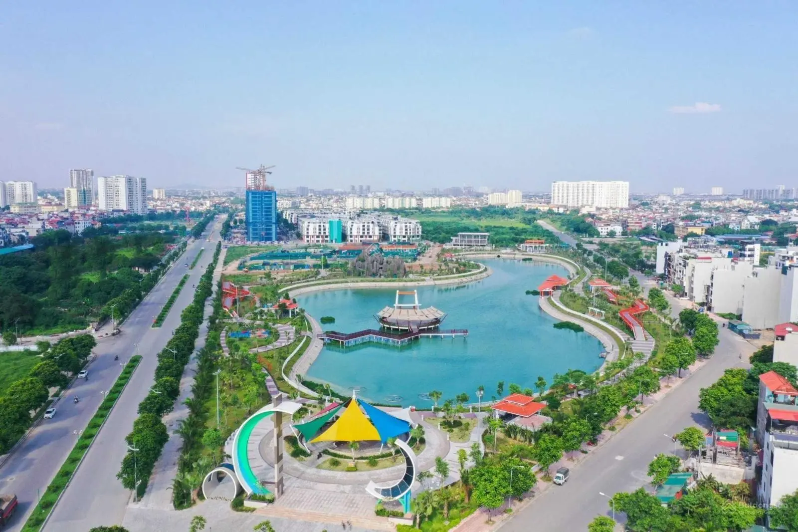 Tôi bán căn 2PN 77,5m2 tầng trung BC Đông Nam view Hồ 22ha ở Khai Sơn City Long Biên. Giá 4,850 tỷ