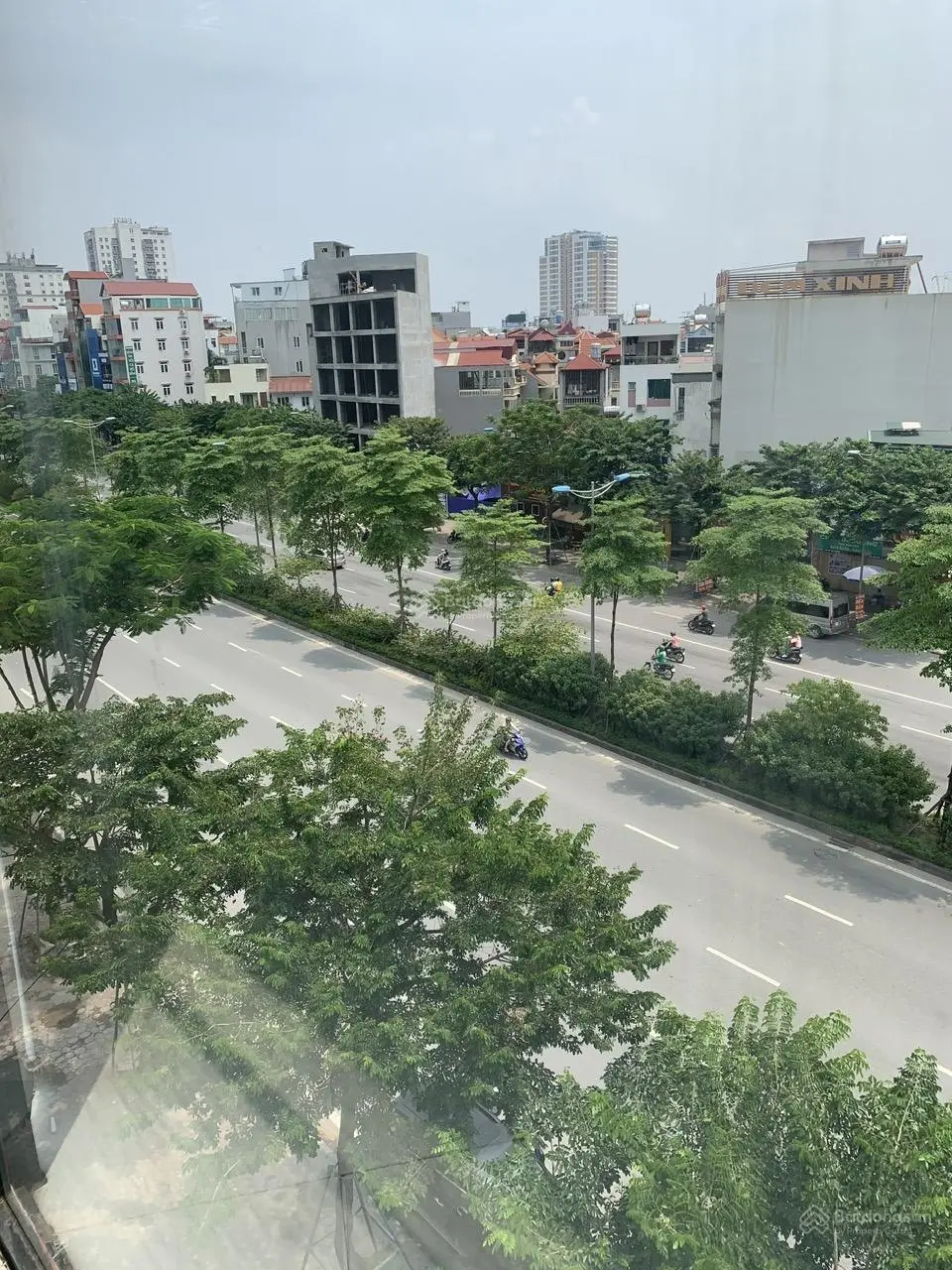 Chính chủ bán nhà Mặt phố Võ Chí Công, hai mặt thoáng, thang máy, mặt tiền 8 m, 30 tỷ