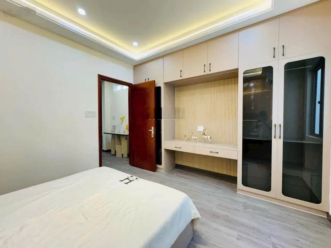 Nhà mặt tiền 5 tầng 7PN 8WC thang máy 4x21m Thống Nhất P16 Gò Vấp