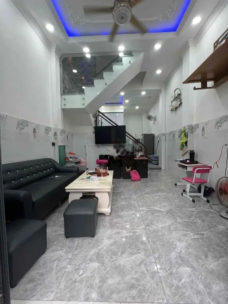 Nhà hẻm thông 5m Đúc 1 trệt 2 lầu sân thượng
