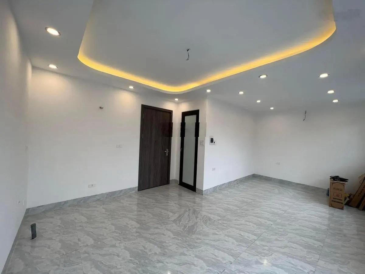Bán nhà Hoàng Cầu 210tr/m - nhà xây mới - 53m - 7tầng thang máy - MT 6,8m