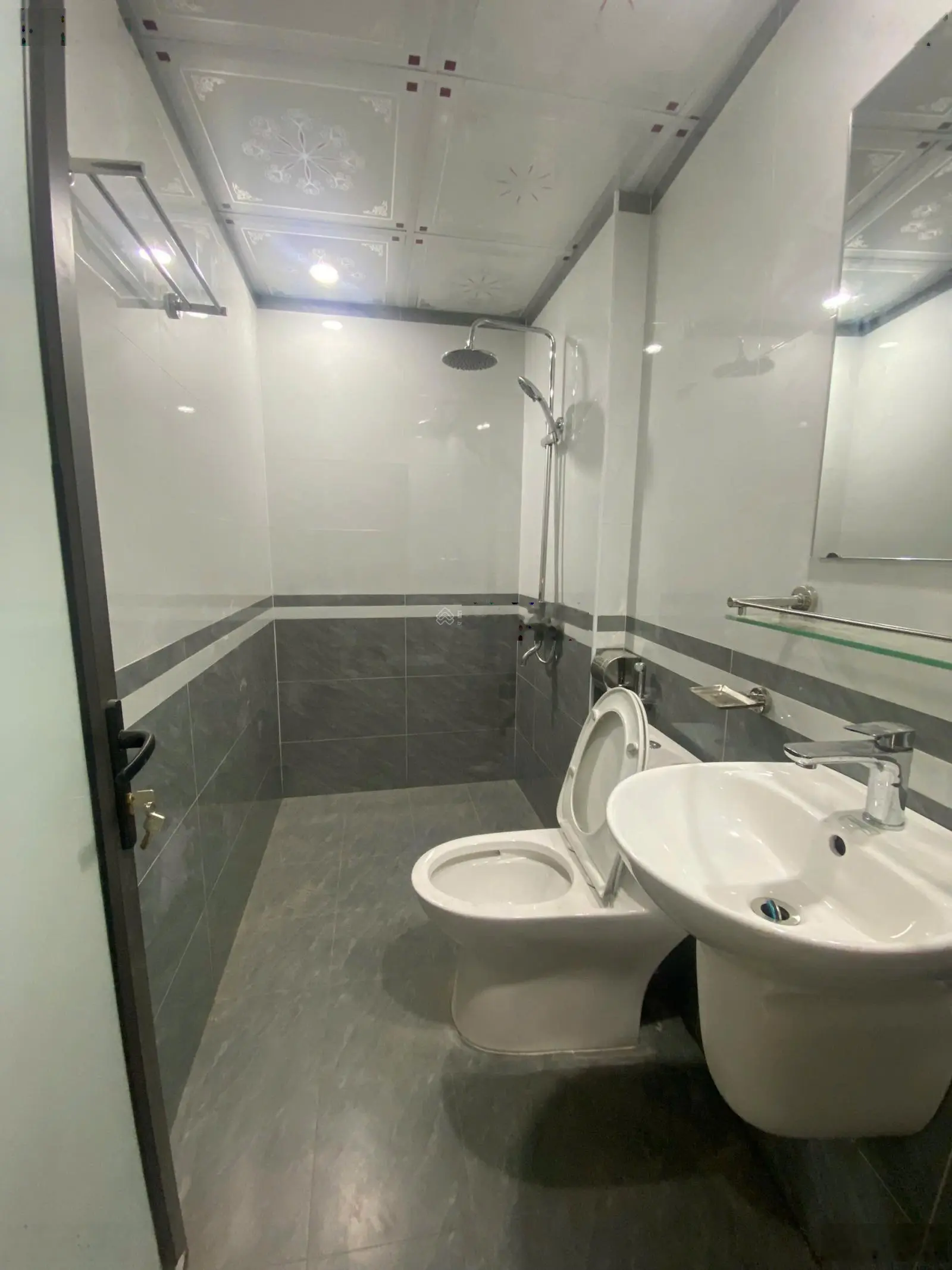 Bán gấp siêu phẩm 3 thoáng, kinh doanh và ở sướng, Tây Mỗ, Nam Từ Liêm, 45m2, 5 tầng giá hơn 6 tỷ