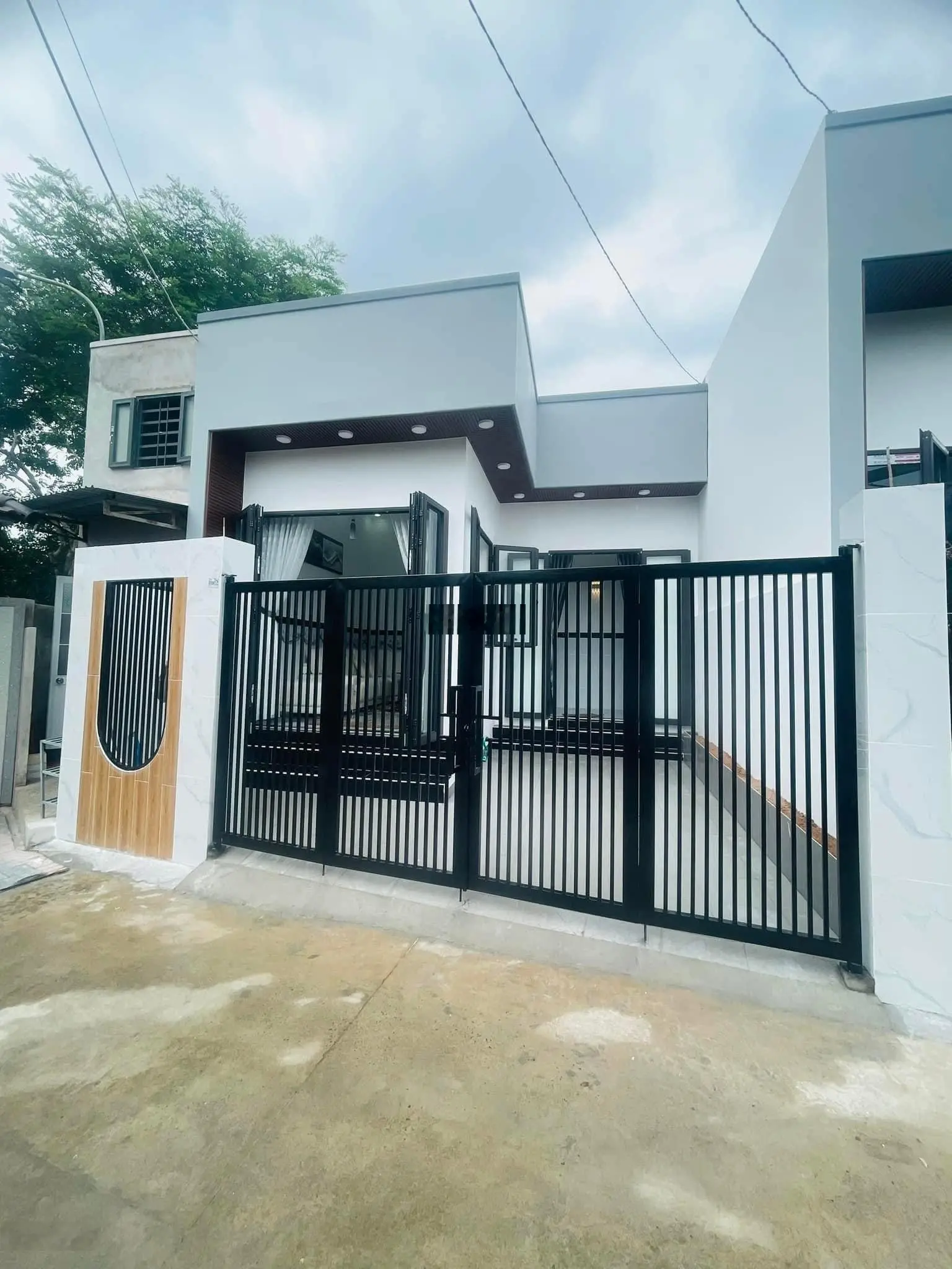 Bán căn nhà mới trung tâm thị trấn Long Điền hướng Đông Nam