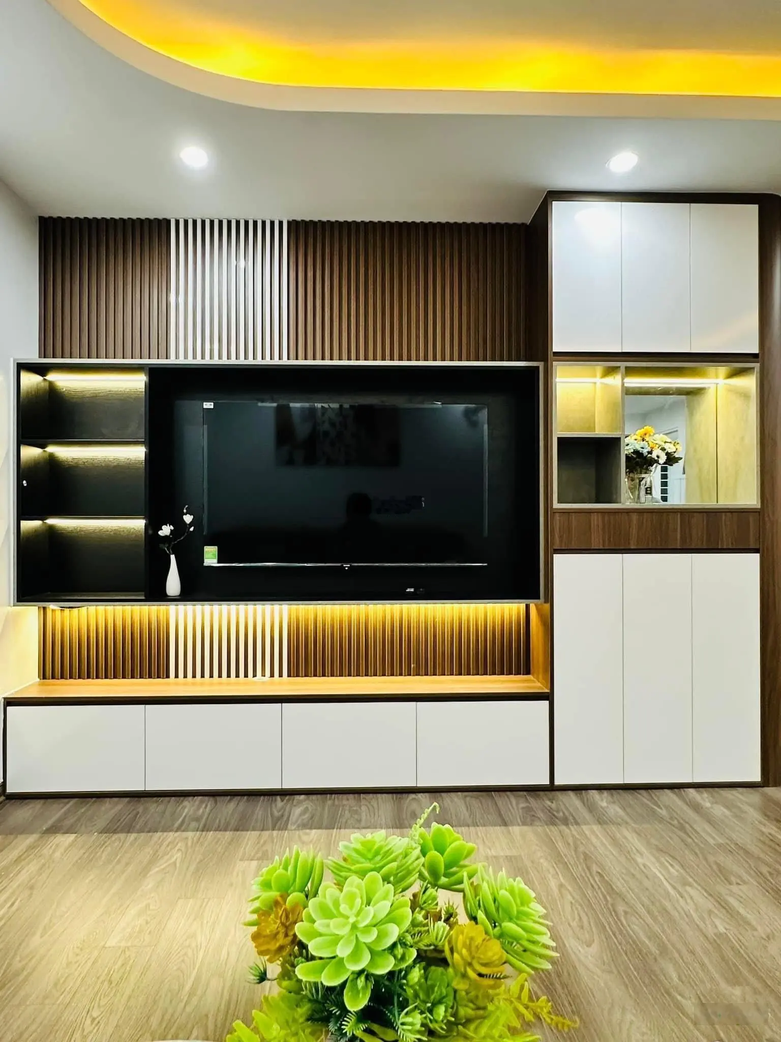 Cần bán chung cư CT4A1 Linh Đàm căn góc 2 mặt thoáng