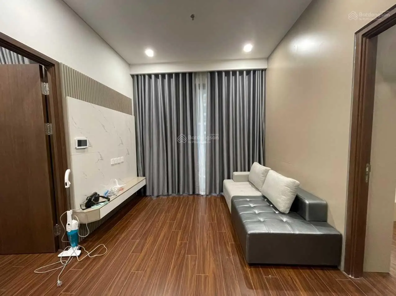 Bán căn 2N2WC 62m2 fullđồ đẹp giá 3850 bao phí, nhà mới chưa ở, ban công đông nam Masterise Vhocp 1