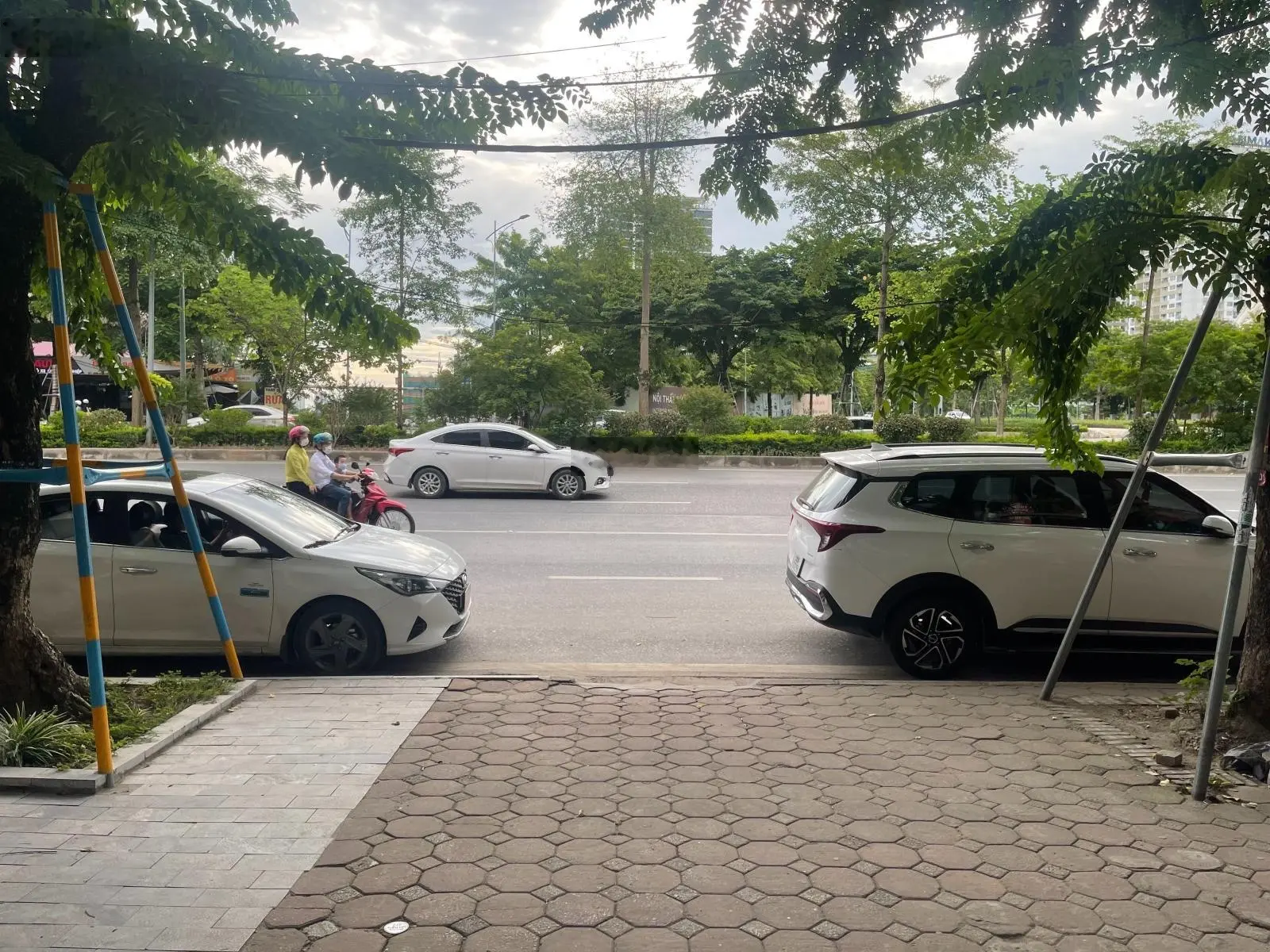 Bán nhà mặt phố Võ Chí Công, mặt tiền rộng gần 8m, vị trí đẹp kinh doanh tốt, xây building đẳng cấp