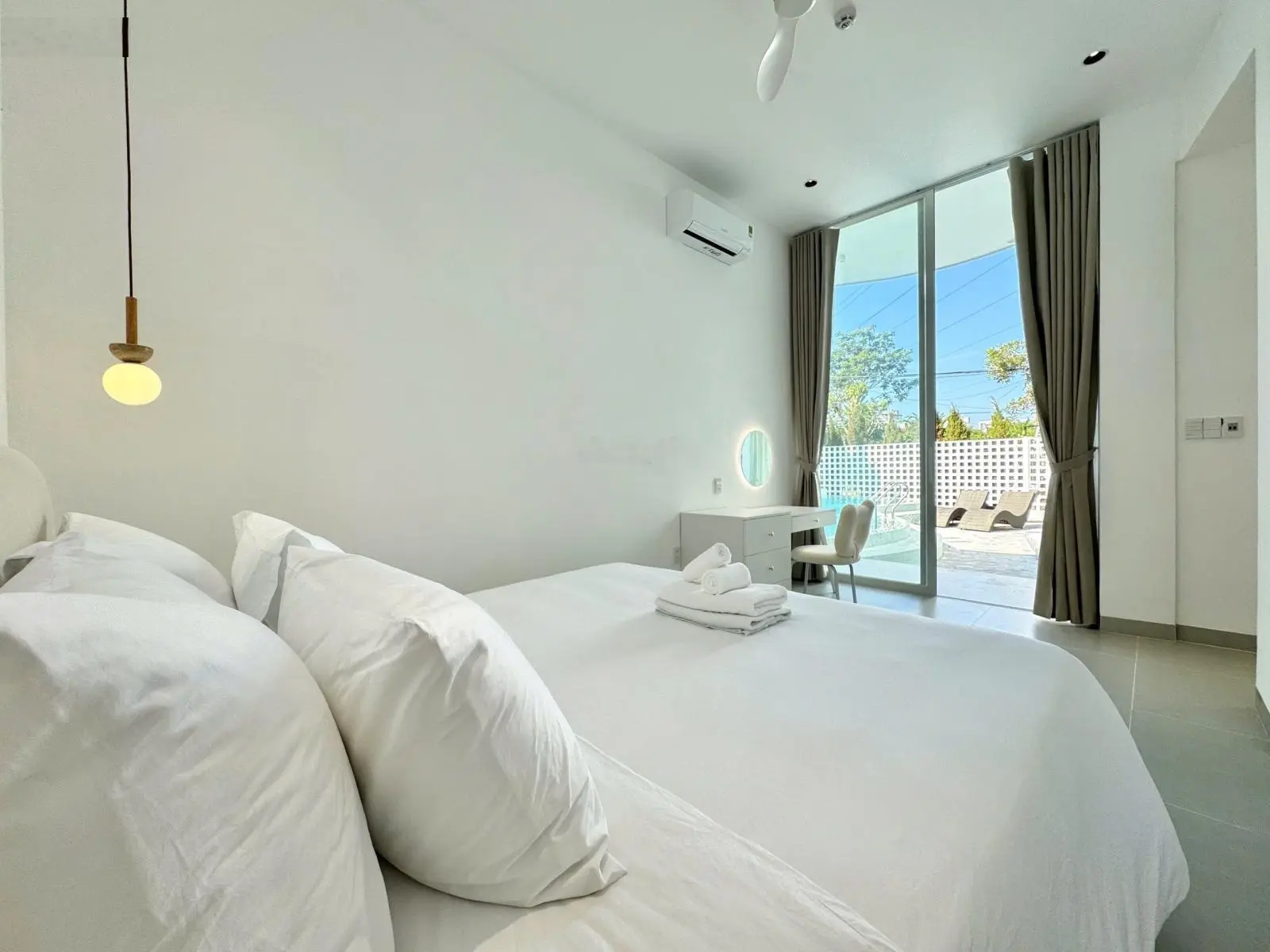 Siêu phẩm villa nghỉ dưỡng 3 MT 2600m2, mới, cạnh sông Hàn, công viên riêng, hồ bơi 50m2, full NT