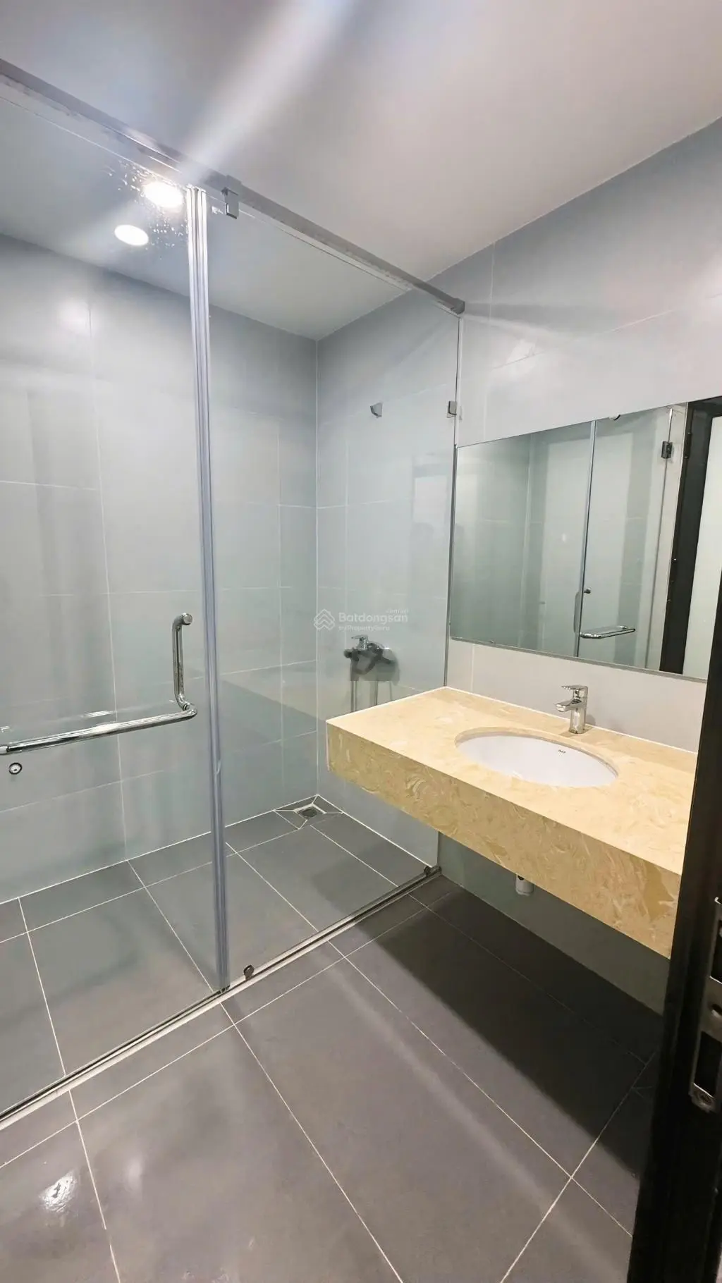 Bán toà VP MP Tô Vĩnh Diện, vỉa hè rộng, thông sàn, tầng hầm, dòng tiền ổn định, 120m, 8T, MT 6m