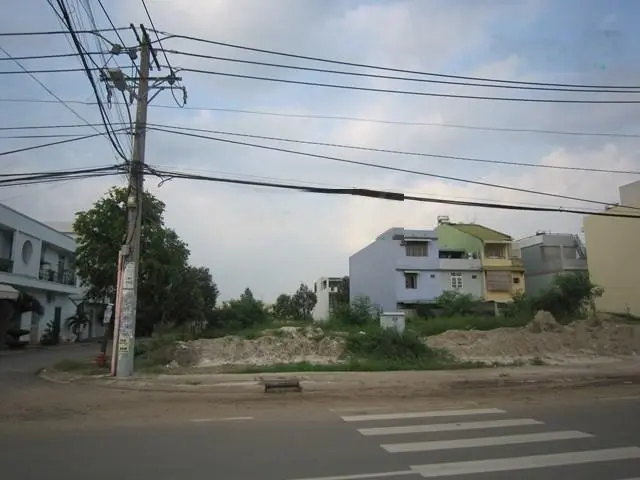 Bán đất mặt tiền đường 102 Lã Xuân Oai giá rẻ
