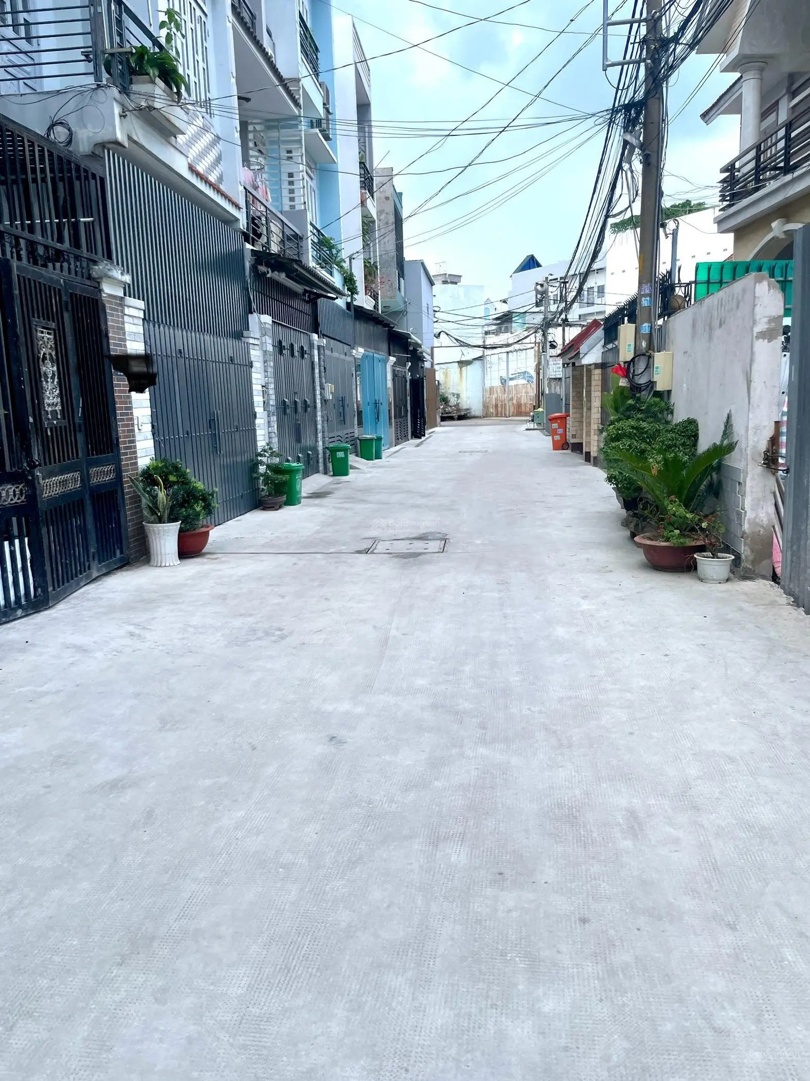 Bán nhà 4 tầng đường Đỗ Xuân Hợp, Phước Long B, hẻm xe hơi chỉ vài bước tới Trường Kỹ Nghệ 2