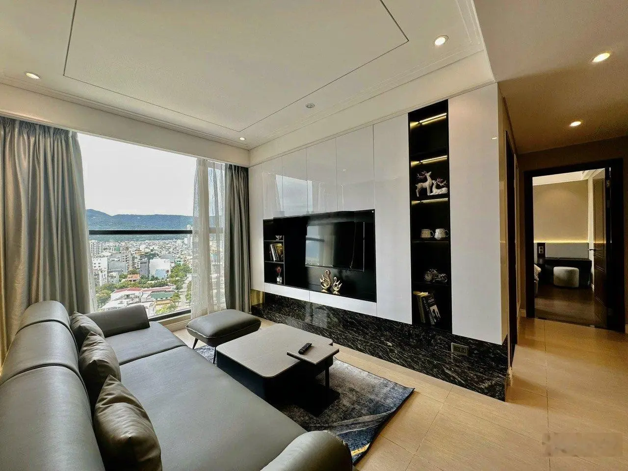 Sập Hầm ! Bán Căn Hộ Biển Cao Cấp 2 phòng ngủ view biển 100m2 Four Points - Võ Nguyên Giáp, Đà Nẵng