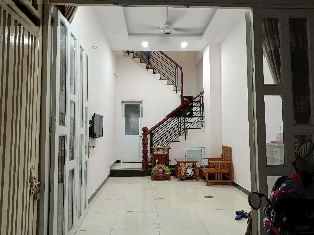 Nhà phố mặt tiền đường thông nhựa 8m khu dân cư Phú Thuận