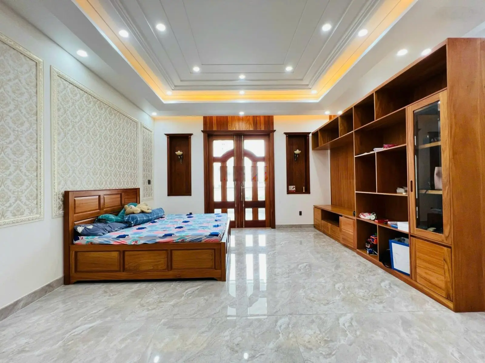 Bán dinh thự 4 lầu diện tích gần 1000m2 mặt tiền kinh doanh đối diện TTTM Emart Phan Huy Ích