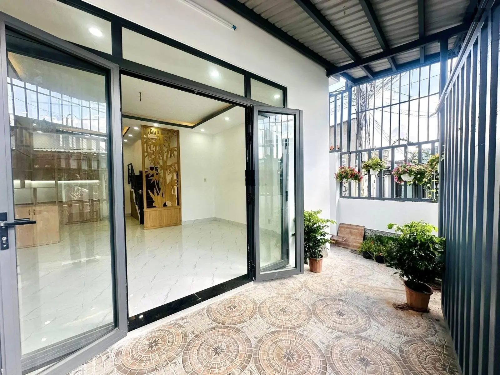 Tổ Ấm Mơ Ước Tại Man Thiện Nhà 2 Tầng Lô Góc 80m2- Thiết Kế Hiện Đại-Giá Nhỉnh 4,5 tỉ