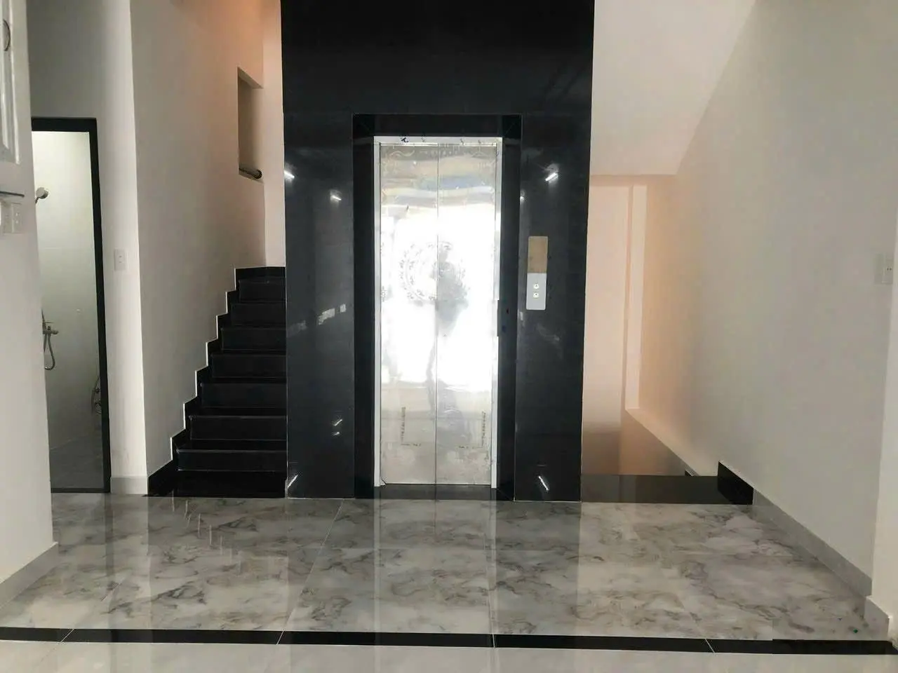 Nhà 5 Lầu mặt tiền D1 kdc Việt Sing p. Thuận Giao Tp. Thuận An