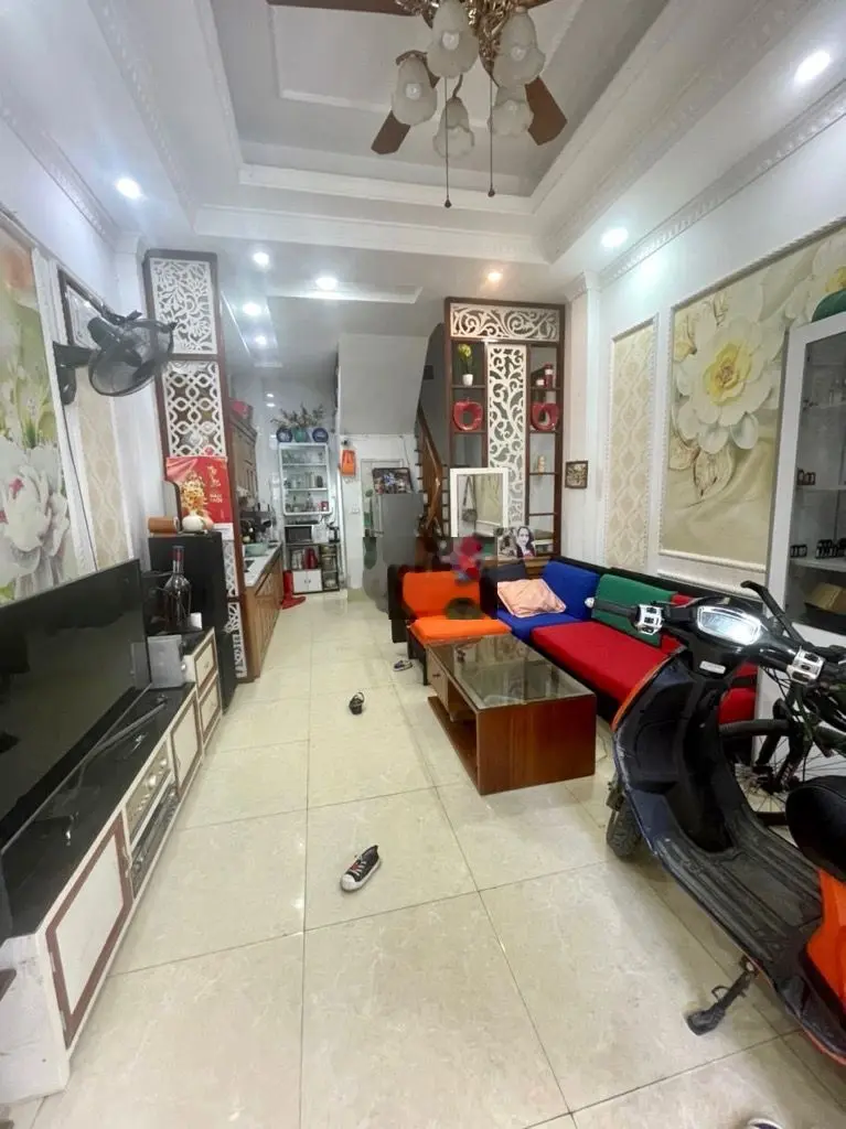 Bán nhà Thạch Bàn,ô tô 7 chỗ đỗ cửa, khu vực dân trí cao, 33m2, 4,4 tỷ