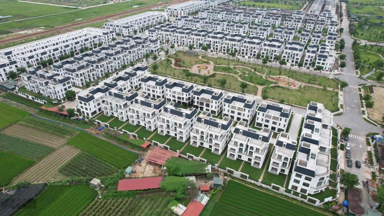 Quỹ căn biệt thự, nhà vườn đa dang, chênh nhẹ sau phiên đấu giá 02/08/2024 tại HUD Mê Linh Central.