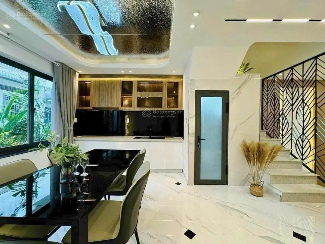 Bán nhà khu Lotte Cộng Hòa. Nhà 55m2 Hoàng Sa xây 1 trệt 2 lầu + sân thượng. Sổ riêng, giá 2 tỷ 890