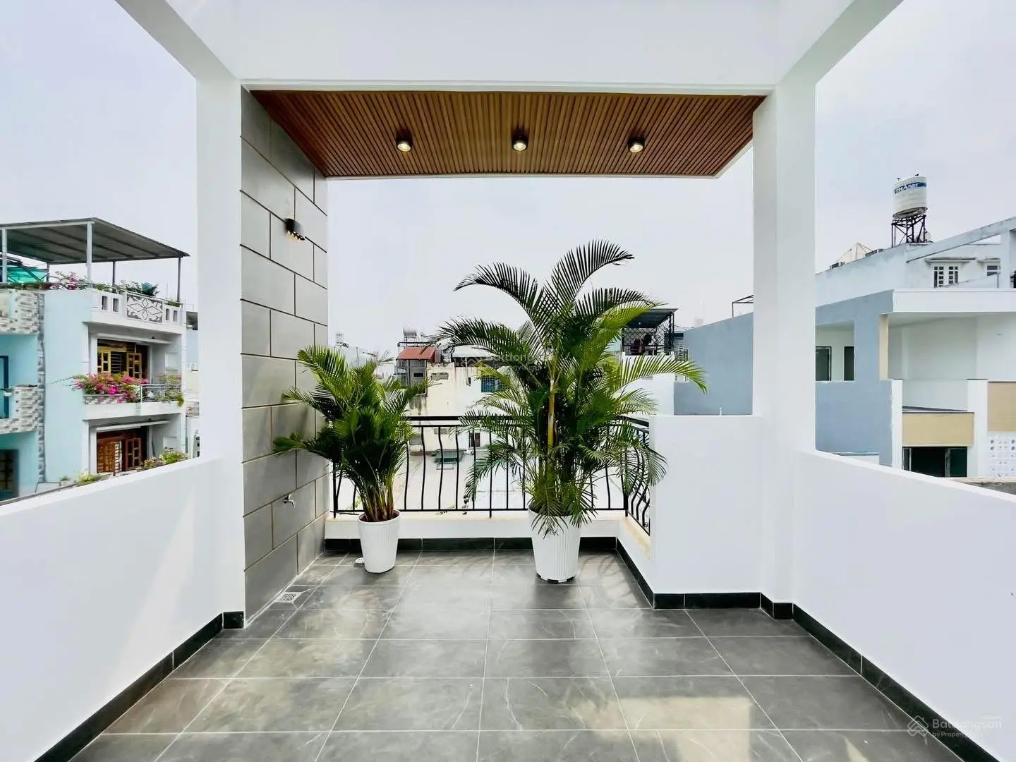 Nhà đẹp Thích Quảng Đức, Phú Nhuận. Giá 2tỷ240. Hẻm xe hơi. DT 48m2 ngang 4m. 3 tầng - 3PN. Nhà mới