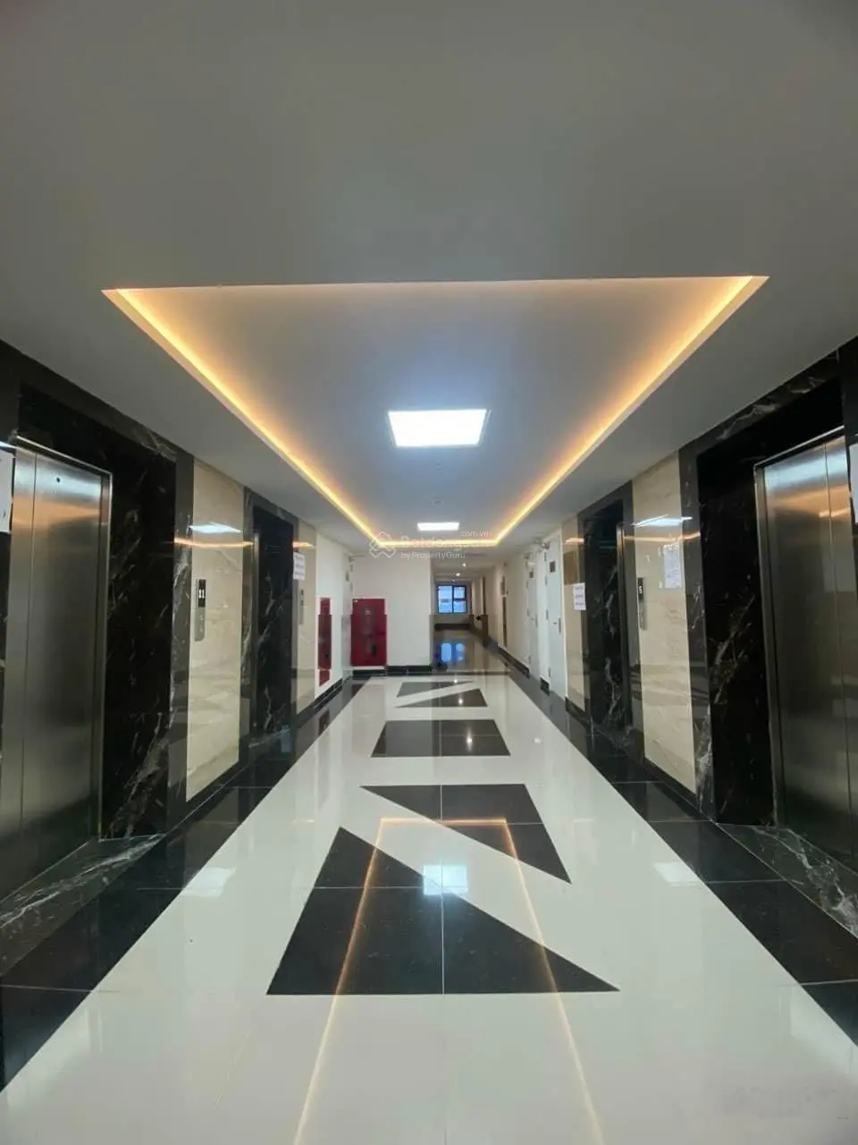 Căn góc ban công hướng đông - 75m2 (2pn - 2wc) giá 2 tỷ 370 triệu tầng cao