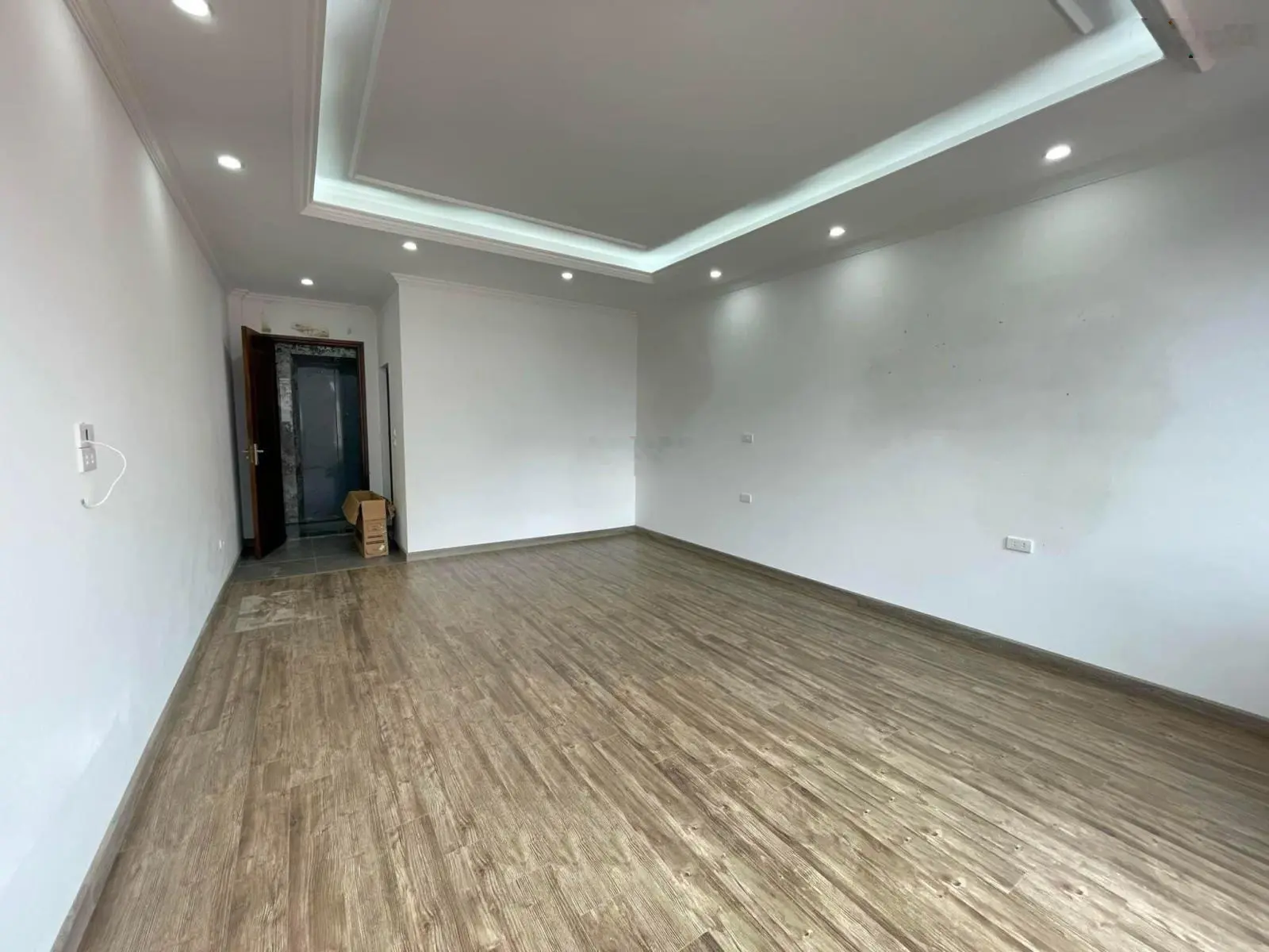 Vip! Nguyễn Khánh Toàn, kinh doanh, ô tô tránh, vỉa hè, 2 thoáng, ô chờ thang máy, 58m2*5T*15.8 tỷ