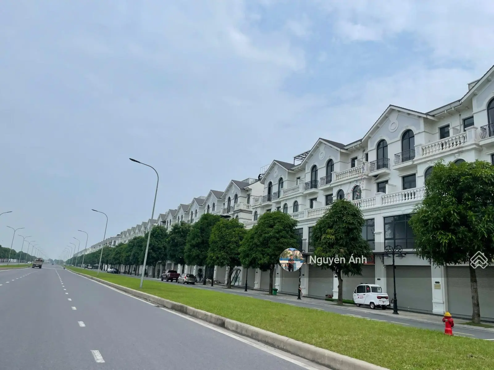 Gấp 67,5m liền kề hoàn thiện thang máy mặt đường Đại Tây Dương khu Sao Biển 23, Vinhomes Ocean Park