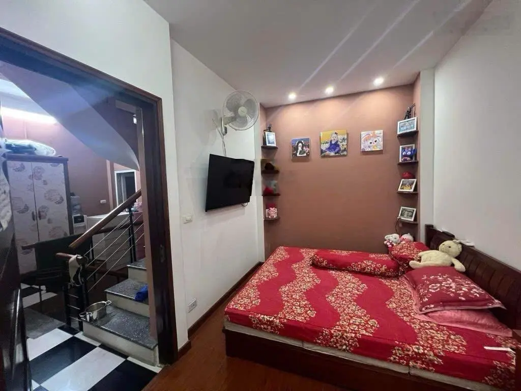 Nhà đẹp TT Hoàn Kiếm - 4 ngủ - full nội thất - sổ nở hậu - gần ô tô giá chỉ 6.35 tỷ