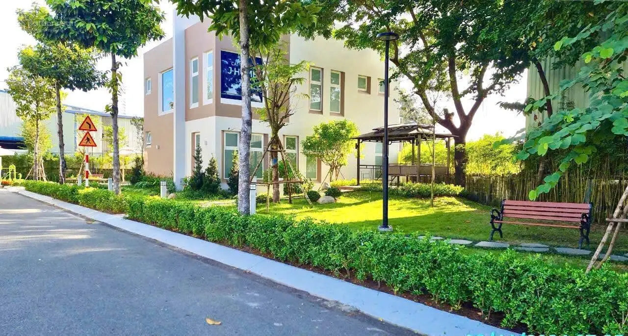 Bán nhà đường ĐT 743, 3,4 tỷ VND, 90m2, 3PN, 3WC, 3 tầng, đang cho thuê 12 tr/tháng