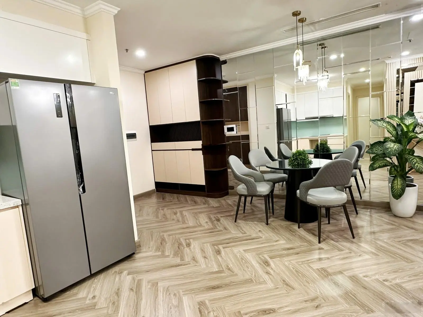 Chính chủ cần tiền bán nhanh căn hộ 2PN - Park Hill - Times City, DT 73m2, tầng trung, giá 6.280 tỷ