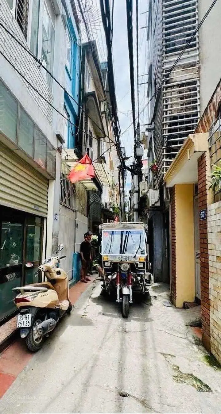 Nhỉnh 5tỷ TT Hoàng Mai 42m2 5 tầng. Ngõ thông 2.5m cách ô tô 20m. Sổ vuông. Đầu tư CCMN