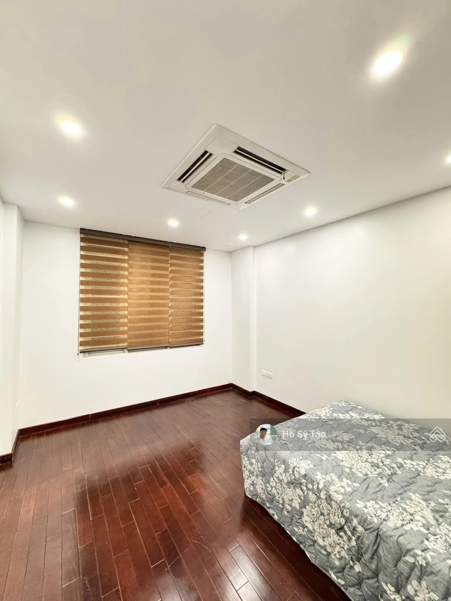 Bán nhà đẹp phân lô đường Trần Quốc Hoàn - Cầu Giấy. Diện tích 82,8m2xMT5,41mx4T. Giá chào 21,46 tỷ