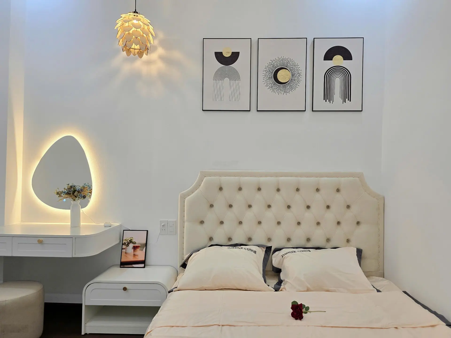 Bán gấp nhà 2 tầng 3PN, khu dân trí cao, nội thất cổ điển, tiện ích bao quanh