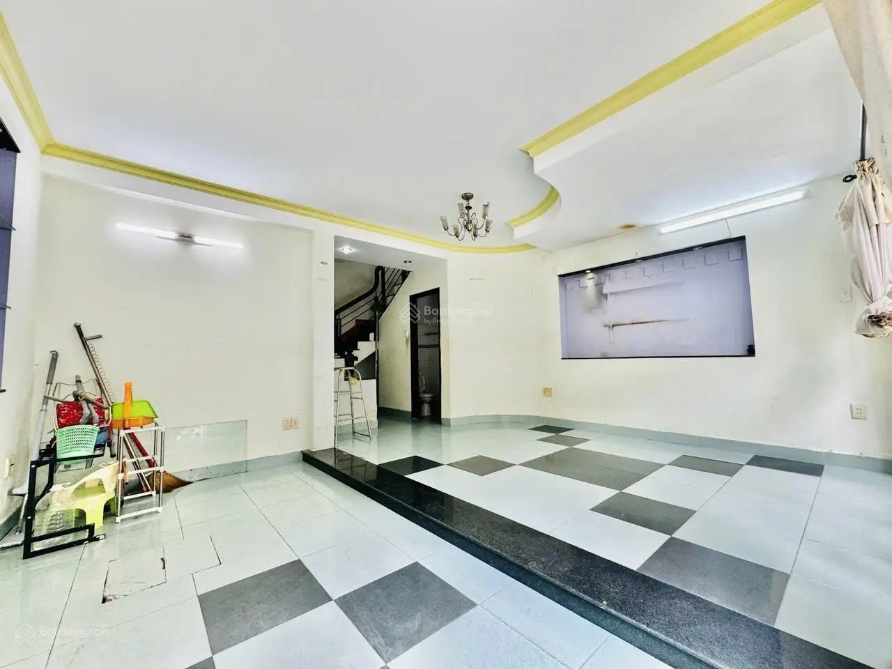 Bán nhà hẻm 8m thông khu bàn cờ 41m2 5 tầng ngay chợ phạm văn hai quận tân bình