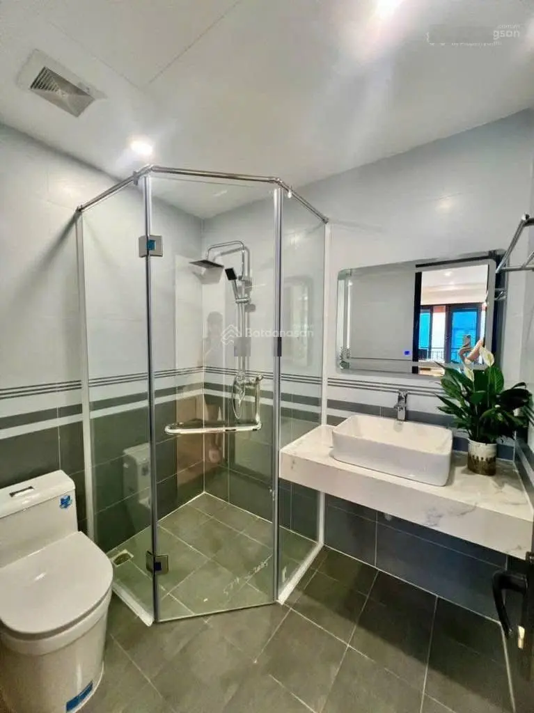 Hiếm ngõ thẳng tắp xe ba gác bán nhà Bát Khối, Long Biên 43m2 x 5 tầng nhà mới xách vali về ở luôn