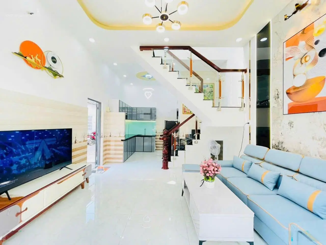 Bán nhà MT kinh doanh buôn bán chỉ 4 tỷ 350 - nhà 2 tầng đẹp tuyệt vời - hót rầm rộ đường 10 mét