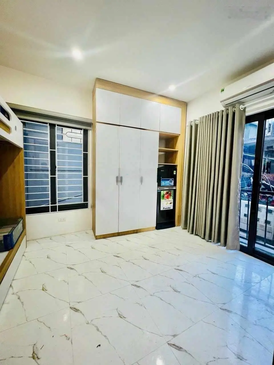 Bán căn hộ dịch vụ Cầu Giấy 73m2 8 tầng thang máy 37 phòng cho thuê 1,4 tỷ/năm giá 10,8 tỷ