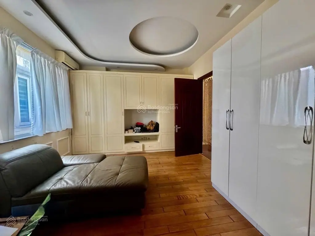 Cần bán nhà riêng Phố Đội Cấn, DT 45m2,Mặt tiền 5,5m- Giá 9,9 tỷ, ngõ thông thoáng