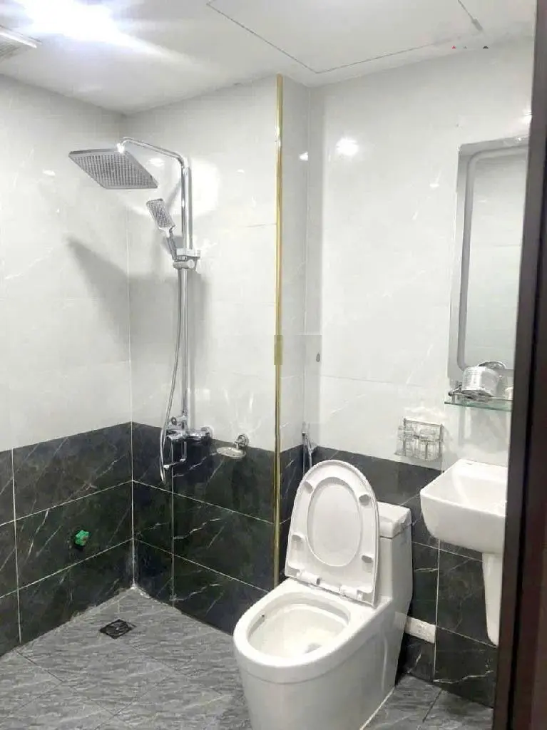 Bán nhà 444 Đội Cấn, nhà 6 tầng, 4 ngủ, thang máy êm ru, gần ô tô tránh
