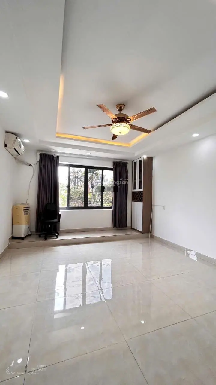 Nhà to 4.5 lầu, sân thượng, 6pn, nội thất xịn xò đẳng cấp! Xe đậu trước nhà