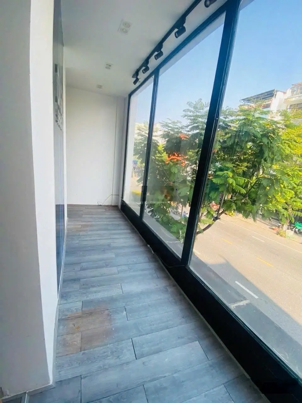 Nhà 3 tầng kiên cố 104m2 mặt tiền 5m4 phố kinh đô thời trang lê duẩn - mở mắt ra là có tiền